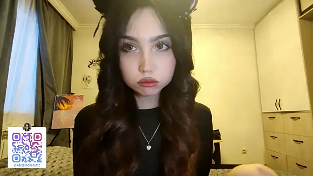 Qwami Amie online show from 23, 12, 2025