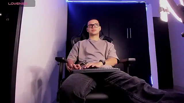 Snapshot of Liam_Mateo chatting on 21, 3, 2026 Liam Mateo online show from 21, 3, 2026