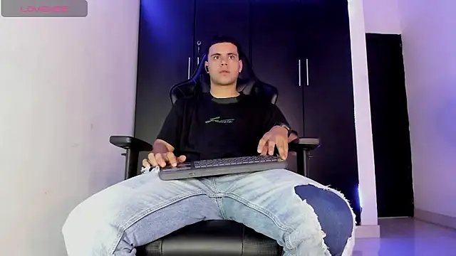 Snapshot of Liam_Mateo chatting on 23, 3, 2026 Liam Mateo online show from 23, 3, 2026