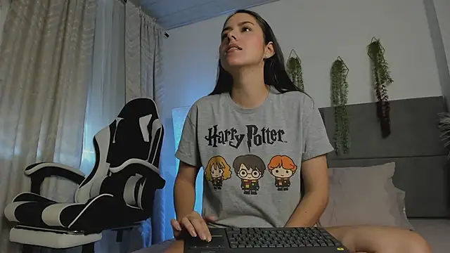 Snapshot of JulietaSnow chatting on 7, 3, 2026 JulietaSnow online show from 7, 3, 2026