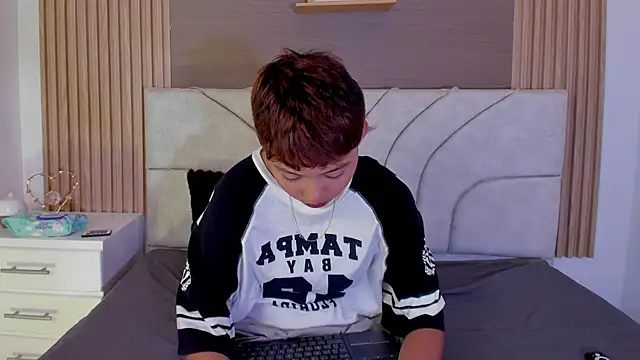 tefi meow  online show from 4, 4, 2026