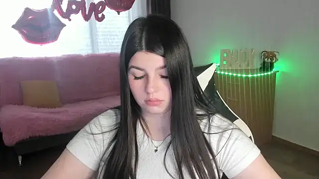 KisaModel online show from 28, 4, 2026