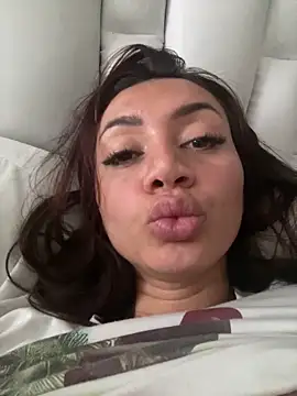 rebecagoldene online show from 4, 5, 2026