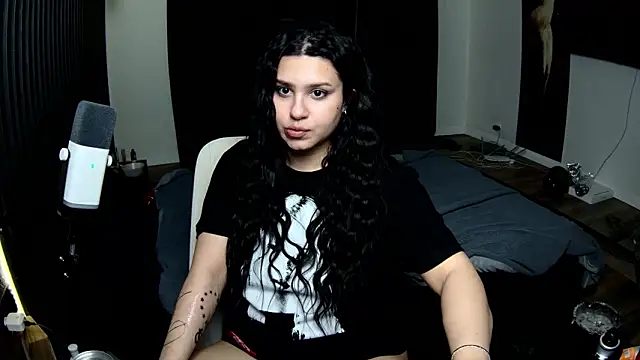 Nicole Pars online show from 5, 3, 2026