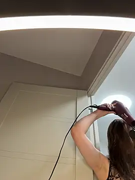 Snapshot of LucieBliss chatting on 18, 12, 2025 LucieBliss online show from 18, 12, 2025