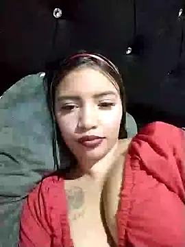 Snapshot of liliymike19 chatting on 11, 2, 2026 liliymike19 online show from 11, 2, 2026