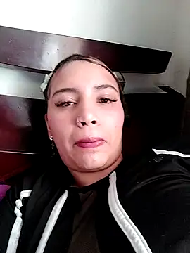 Snapshot of liliymike19 chatting on 14, 2, 2026 liliymike19 online show from 14, 2, 2026