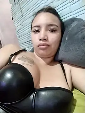 Snapshot of liliymike19 chatting on 18, 2, 2026 liliymike19 online show from 18, 2, 2026