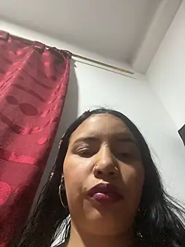 Snapshot of liliymike19 chatting on 5, 3, 2026 liliymike19 online show from 5, 3, 2026