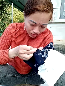 Snapshot of little-effy chatting on 19, 12, 2025 little-effy online show from 19, 12, 2025