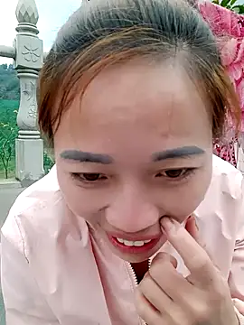 Snapshot of little-effy chatting on 3, 2, 2026 little-effy online show from 3, 2, 2026