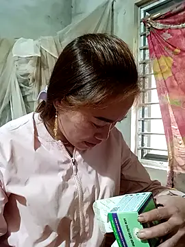 Snapshot of little-effy chatting on 9, 2, 2026 little-effy online show from 9, 2, 2026