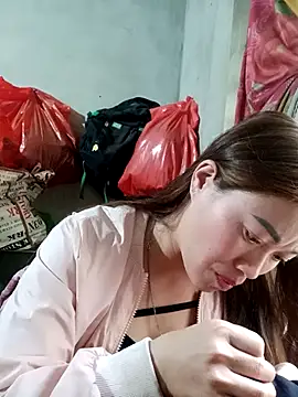 Snapshot of little-effy chatting on 8, 3, 2026 little-effy online show from 8, 3, 2026