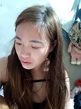 Snapshot of little-effy chatting on 8, 3, 2026 little-effy online show from 8, 3, 2026