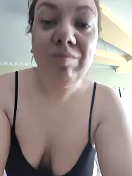 Snapshot of LimonLoveqw chatting on 5, 4, 2026 LimonLoveqw online show from 5, 4, 2026