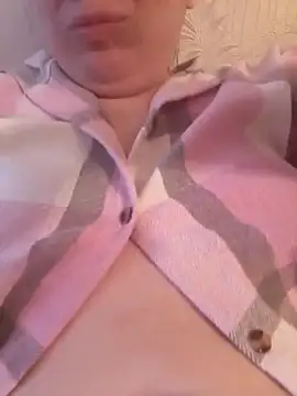 Snapshot of LimonLoveqw chatting on 6, 4, 2026 LimonLoveqw online show from 6, 4, 2026