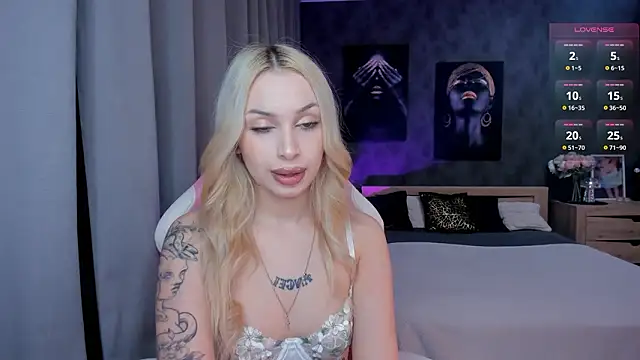 LanaMiracle online show from 4, 2, 2026