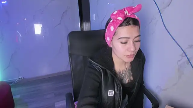 MiaFox 03 online show from 6, 4, 2026