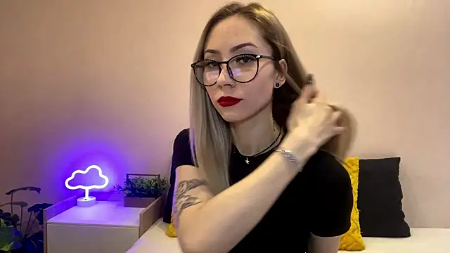 Snapshot of sun_under_skyy chatting on 19, 12, 2025 sun under skyy online show from 19, 12, 2025