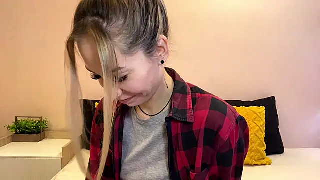 Snapshot of sun_under_skyy chatting on 21, 12, 2025 sun under skyy online show from 21, 12, 2025