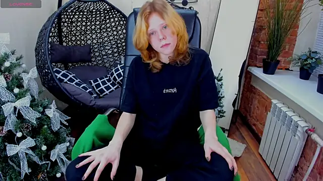 Snapshot of Soft_Flame chatting on 21, 12, 2025 Soft Flame online show from 21, 12, 2025