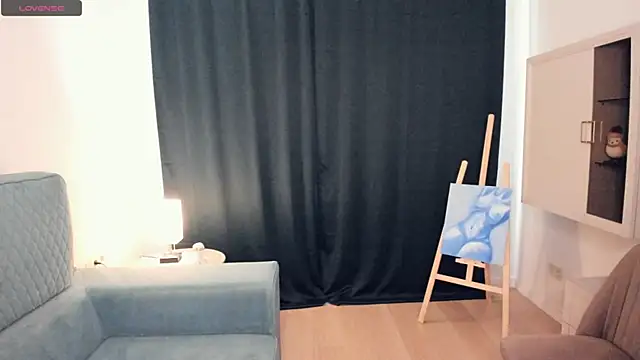YvonneRobes online show from 13, 7, 2026
