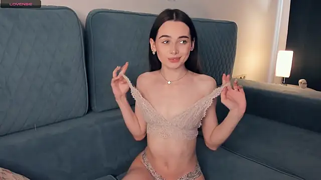 YvonneRobes online show from 20, 7, 2026