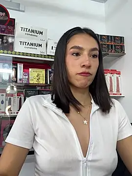 lunaluxury22 online show from 9, 3, 2026