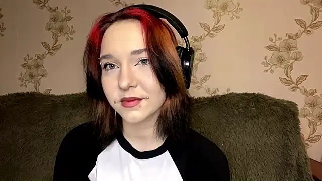 Snapshot of EmilyVeiro chatting on 4, 3, 2026 EmilyVeiro online show from 4, 3, 2026