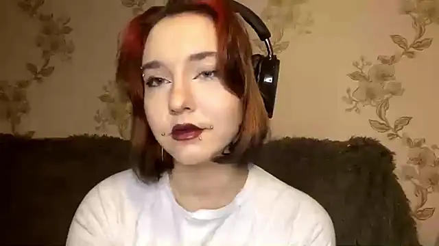 Snapshot of EmilyVeiro chatting on 8, 3, 2026 EmilyVeiro online show from 8, 3, 2026