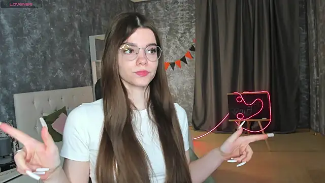 miss  evelyne online show from 16, 12, 2025