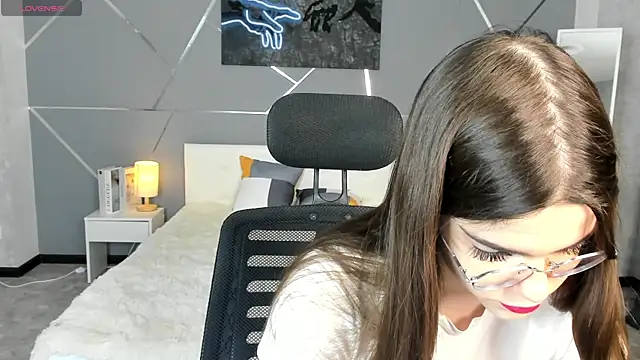 miss  evelyne online show from 13, 1, 2026