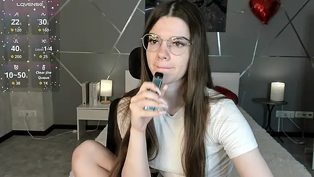 miss  evelyne online show from 17, 3, 2026