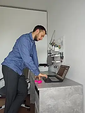 Lovebackground online show from 16, 10, 2025