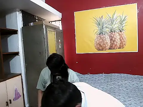 Snapshot of Lovelycouple25 chatting on 2, 2, 2026 Lovelycouple25 online show from 2, 2, 2026