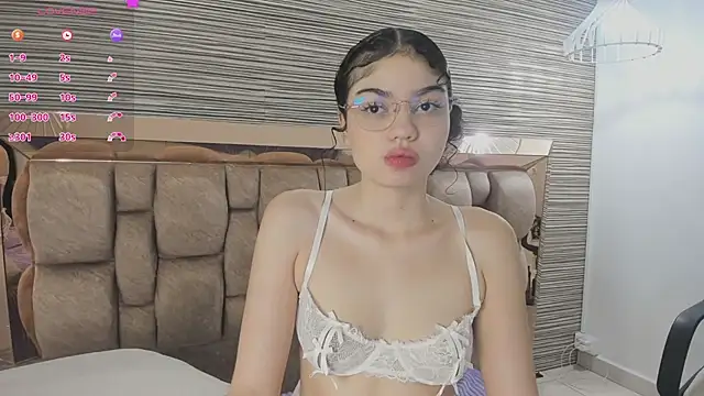 Snapshot of chloe_cortez chatting on 11, 6, 2026 chloe cortez online show from 11, 6, 2026