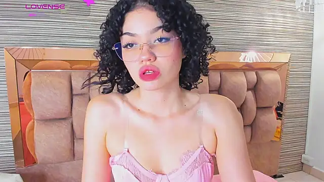 Snapshot of chloe_cortez chatting on 13, 6, 2026 chloe cortez online show from 13, 6, 2026
