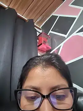 Snapshot of Mia-krafor chatting on 15, 12, 2025 Mia-krafor online show from 15, 12, 2025