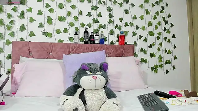 Ayla-marttinez online show from 13, 7, 2026