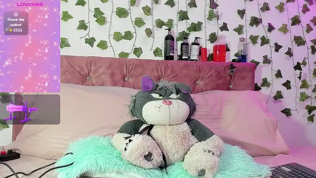 Ayla-marttinez online show from 1, 8, 2026