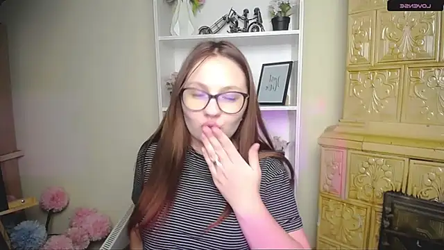 Snapshot of LiliaErmi chatting on 21, 12, 2025 LiliaErmi online show from 21, 12, 2025