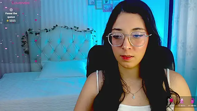 Snapshot of emmalove_doll chatting on 4, 3, 2026 emmalove doll online show from 4, 3, 2026