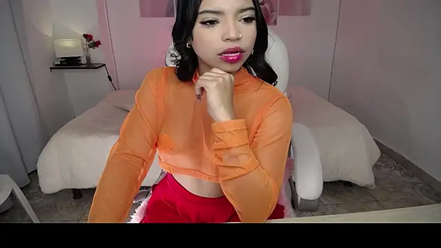 Snapshot of aylin_ross_ chatting on 6, 1, 2026 aylin ross online show from 6, 1, 2026