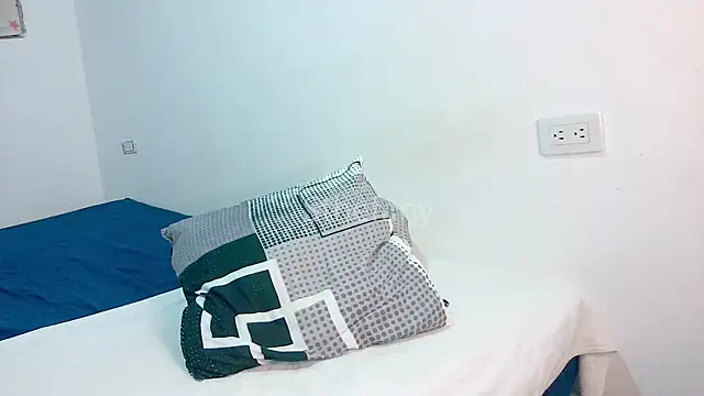 Snapshot of Sthefanyx2 chatting on 9, 8, 2026 Sthefanyx2 online show from 9, 8, 2026