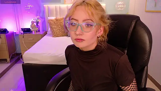 Snapshot of danielamilles chatting on 8, 3, 2026 danielamilles online show from 8, 3, 2026