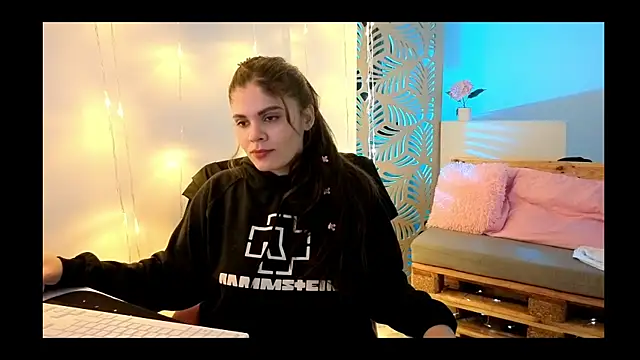 Snapshot of vickvalencia2 chatting on 9, 1, 2026 vickvalencia2 online show from 9, 1, 2026