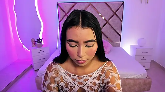 Snapshot of queenie_staar chatting on 10, 3, 2026 queenie staar online show from 10, 3, 2026