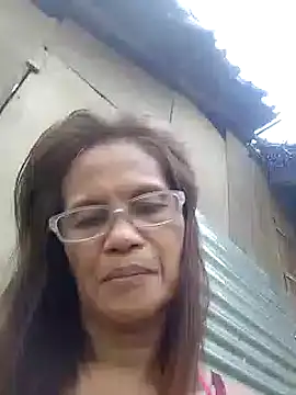 Snapshot of Petite_elise chatting on 5, 1, 2026 Petite elise online show from 5, 1, 2026