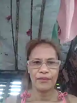 Snapshot of Petite_elise chatting on 14, 1, 2026 Petite elise online show from 14, 1, 2026