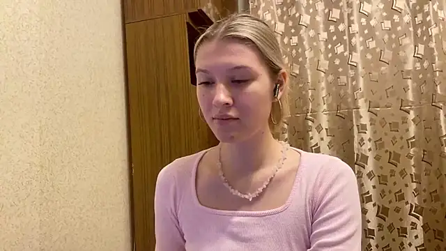 Snapshot of SkyeDavis chatting on 16, 12, 2025 SkyeDavis online show from 16, 12, 2025